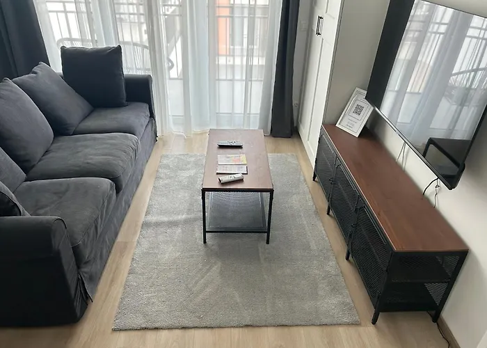 West Budapest-Edge Of Downtown-Free Parking