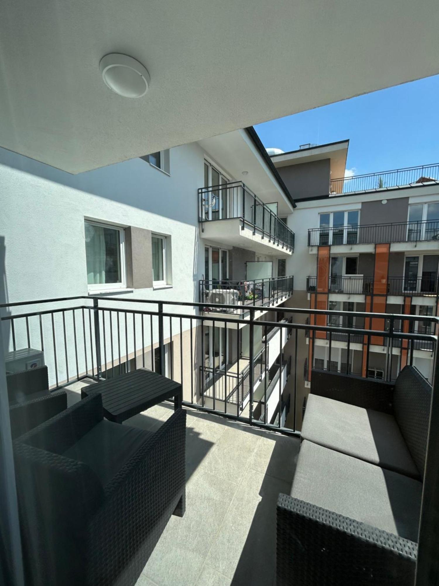 Апартаменти West Budapest-edge Of Downtown-free Parking Будапешт