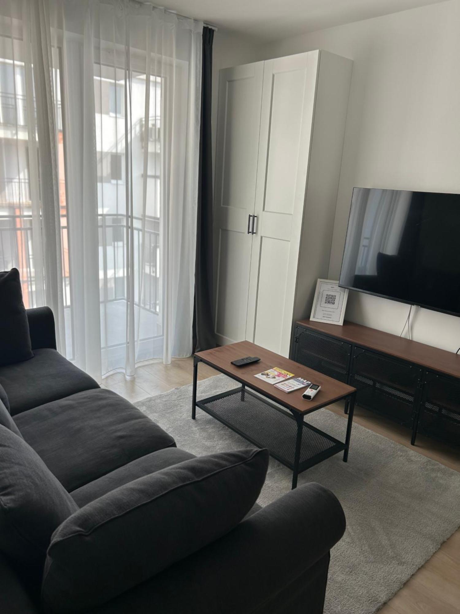 West Budapest-edge Of Downtown-free Parking Будапешт